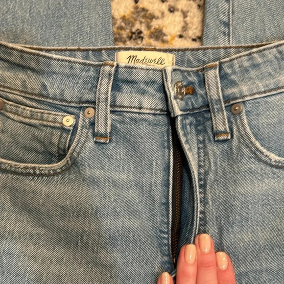 Madewell Curvy Perfect Vintage Jean: Coney Wash - Destroyed Edition - Picture 3 of 13